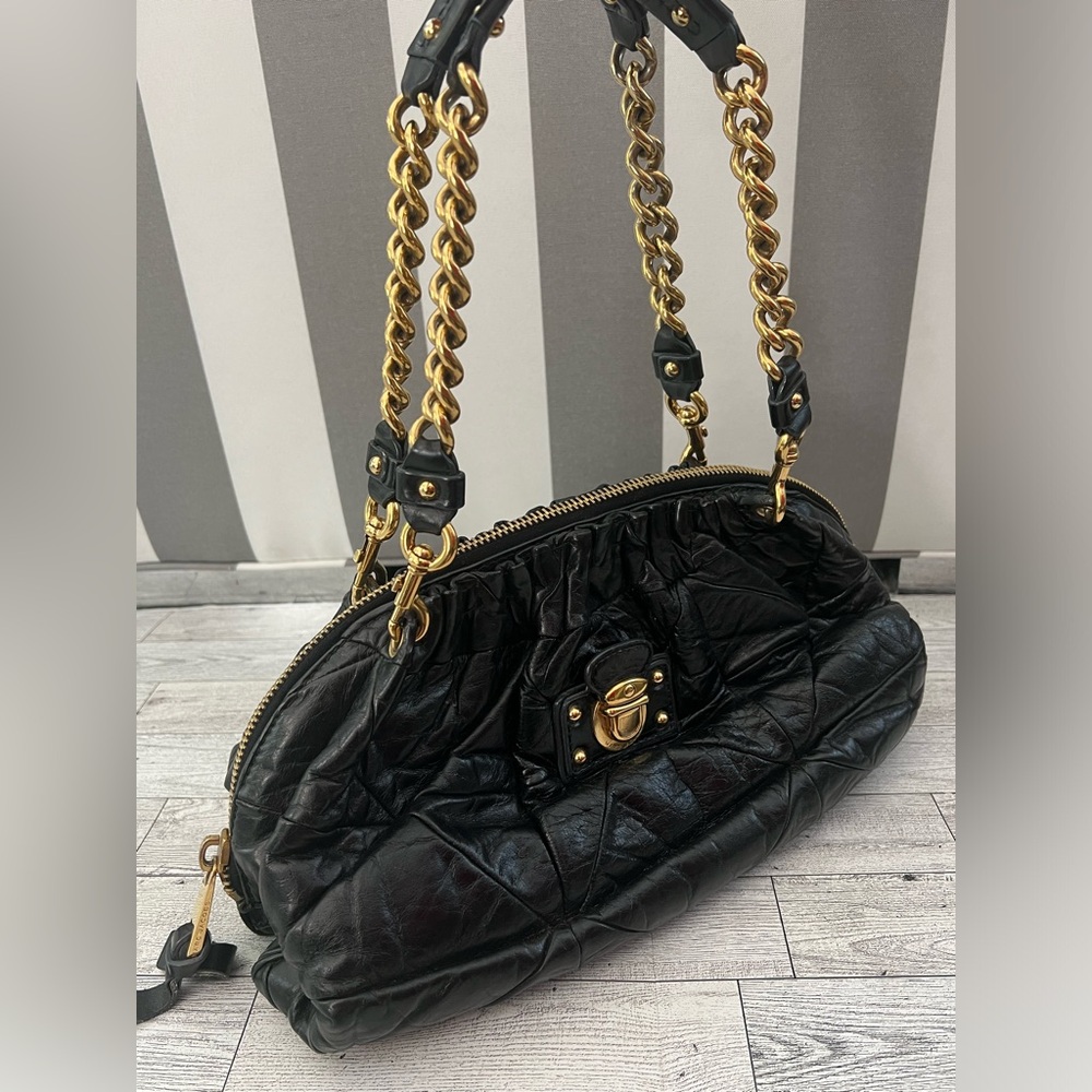 Marc Jacobs Quilted Leather Bag with Gold Chain. Stam?